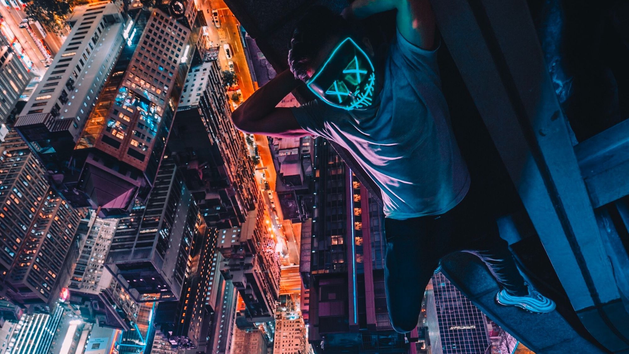 Die betrügerischen Fake-Accounts, die dich wütend machen sollen