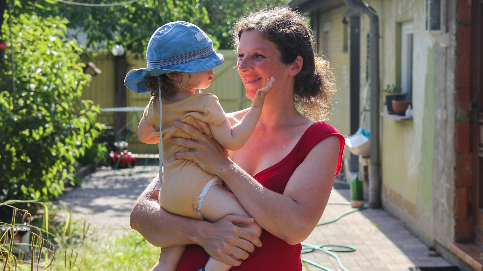 Es gibt eine Strafe fürs Kinderkriegen – und in Deutschland zahlen sie vor allem Mütter