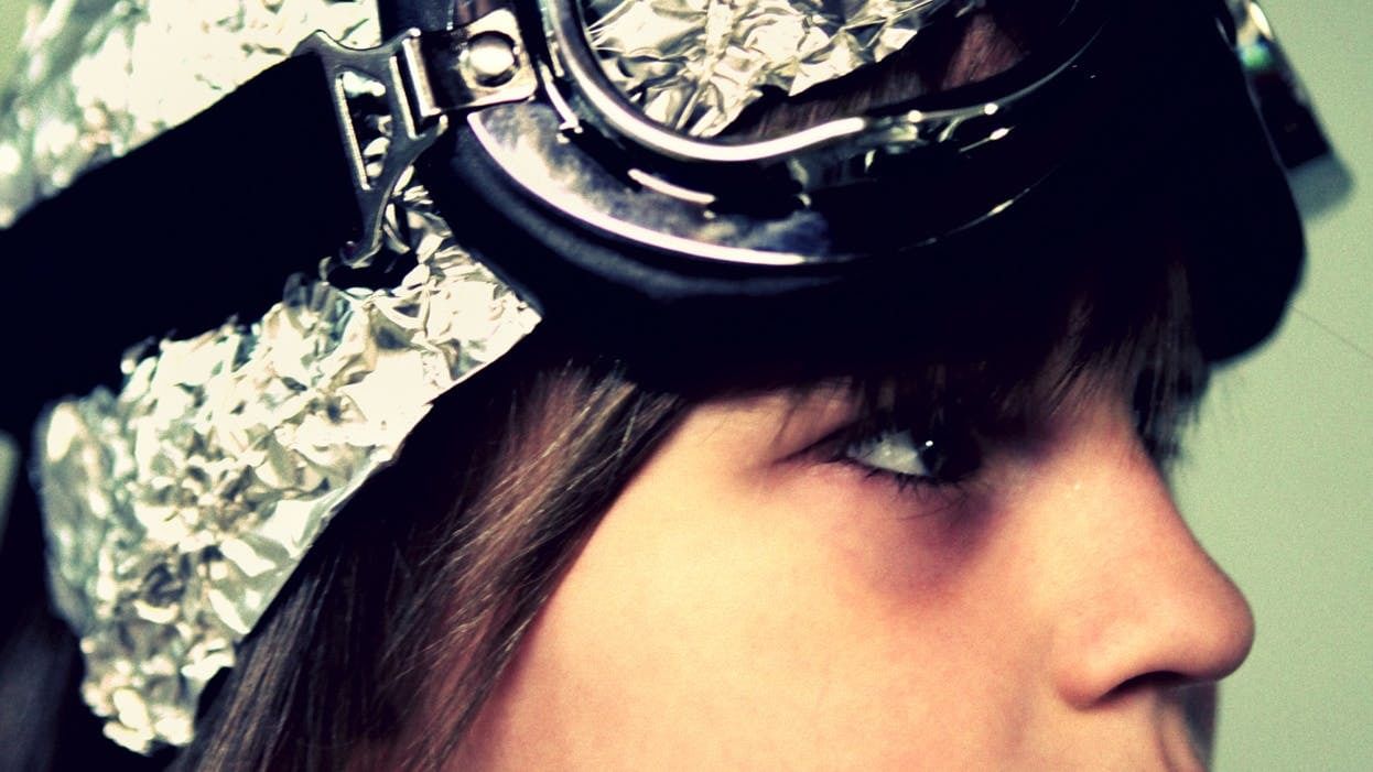 So wird dein Kind kein Verschwörungstheoretiker