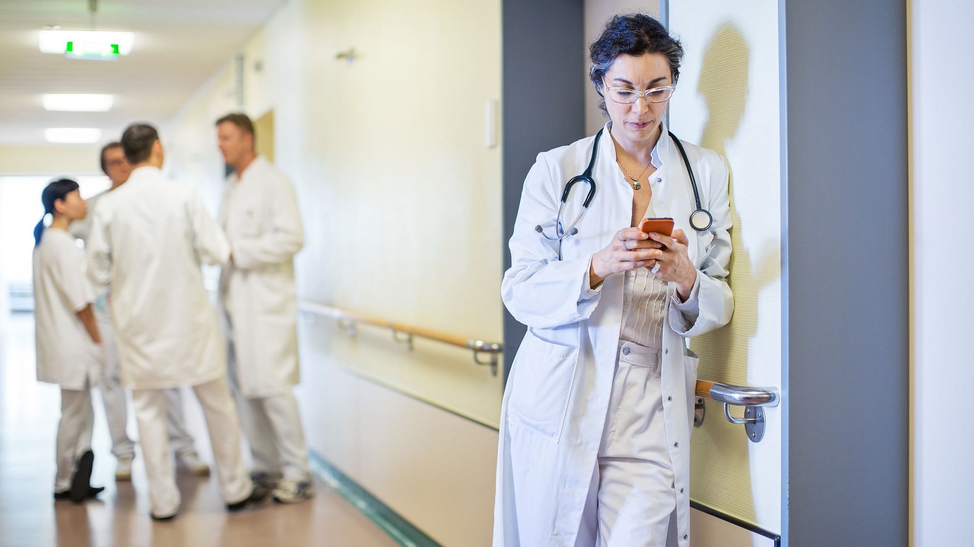 Wenn Ärzte eine WhatsApp an Patienten schicken, ist das eine Straftat (strenggenommen)