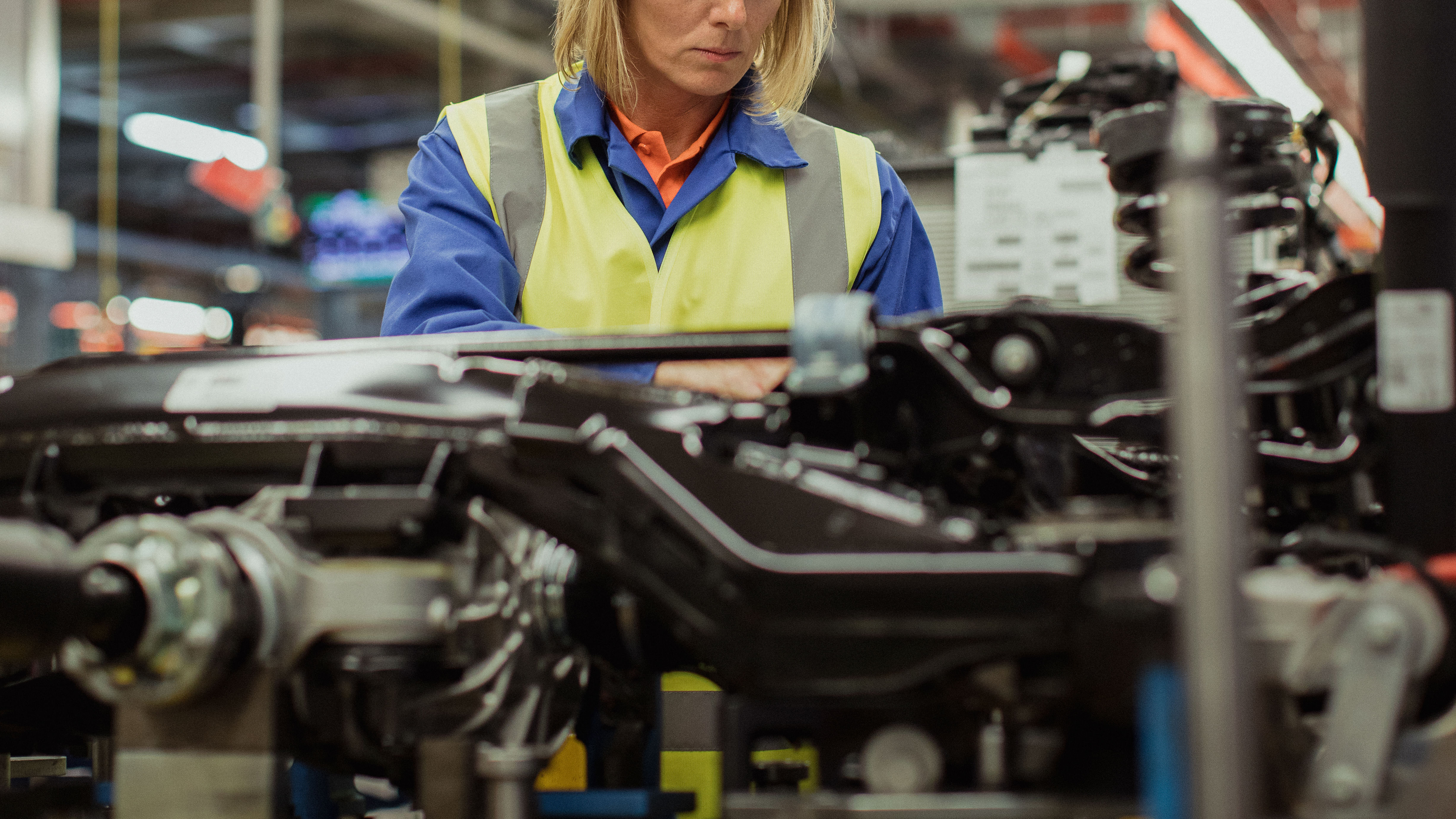 Freiberuflerin trifft Fließbandarbeiterin – wie viel Sinn muss Arbeit machen? 