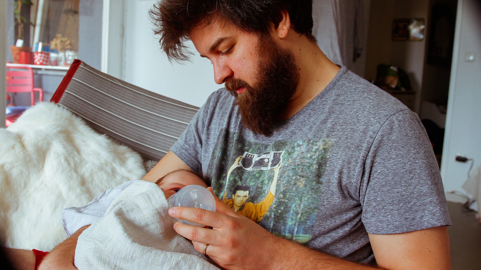 Führt Stillen wieder zur klassischen Rollenverteilung zwischen Frau und Mann?