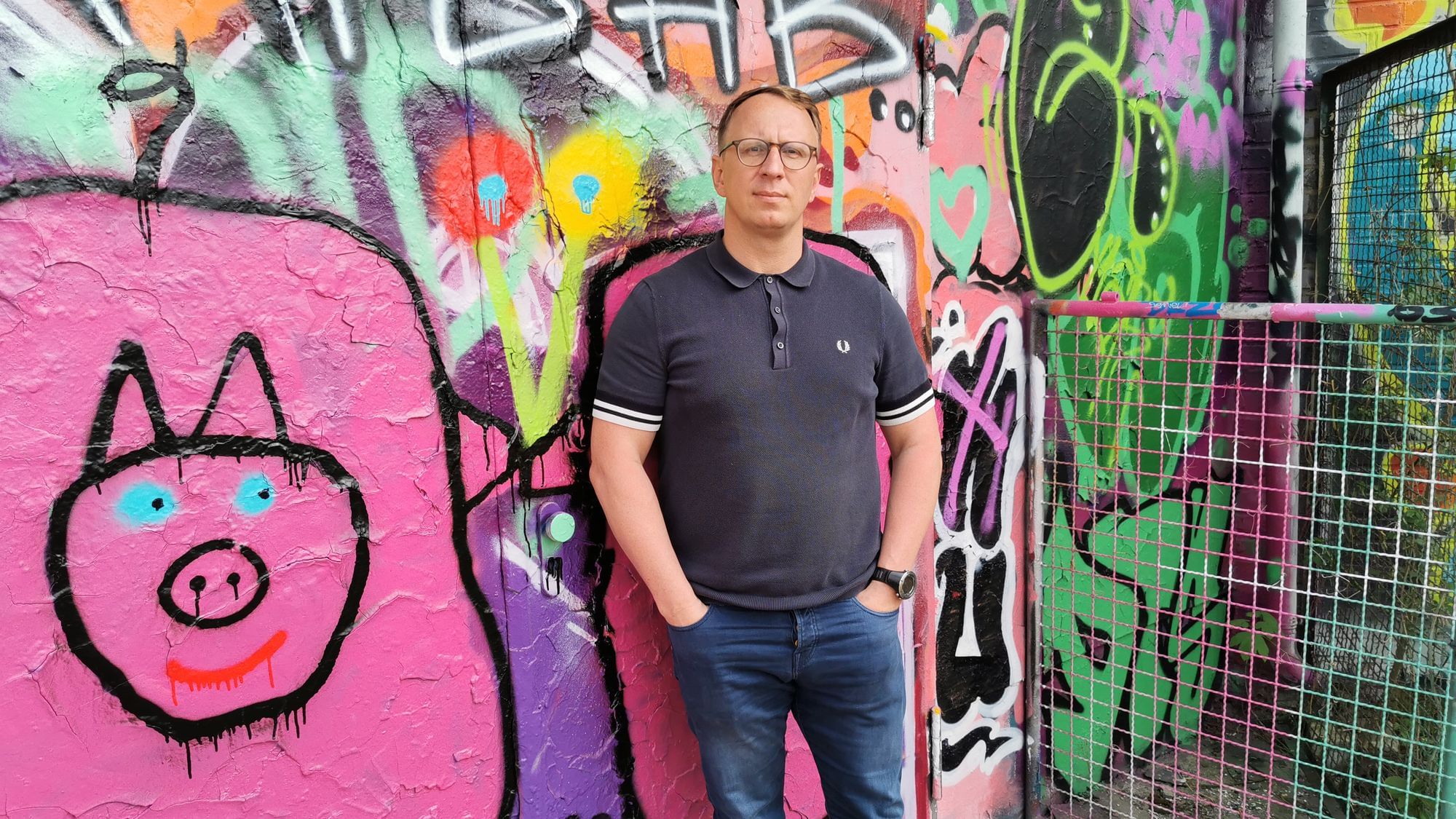 Carsten Müller vor dem Eingang des soziokulturellen Zentrums Kassablanca in Jena