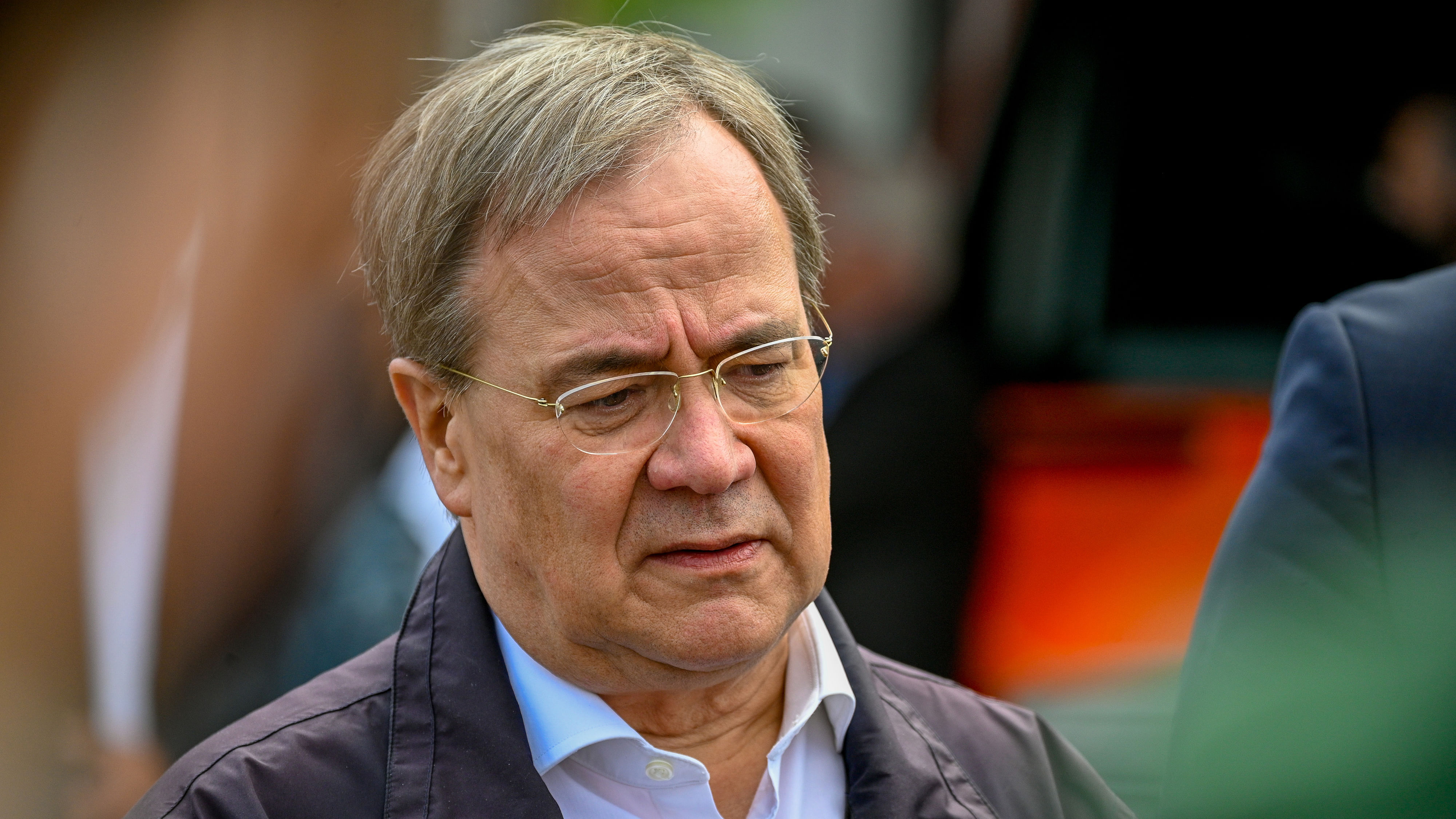 Ein besorgt dreinblickender Armin Laschet.