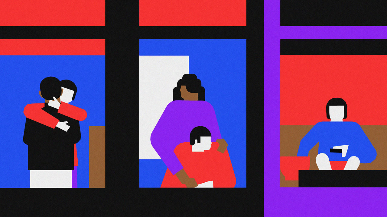 Auf dieser Grafik kann man in drei Fenster hinein gucken. Ganz links sieht man ein Paar, das sich umarmt. In der Mitte legt eine Frau einem Mann die Hand auf die Schulter. Ganz rechts sitzt ein Mann allein vor dem Fernseher und greift in eine Schale Chips.