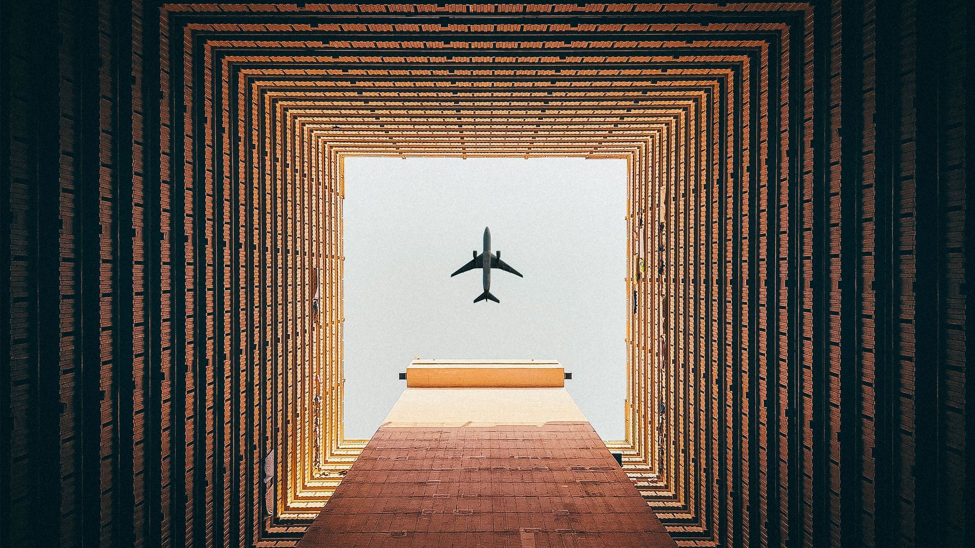 Ein Flugzeug am Ende eines Schachtes.