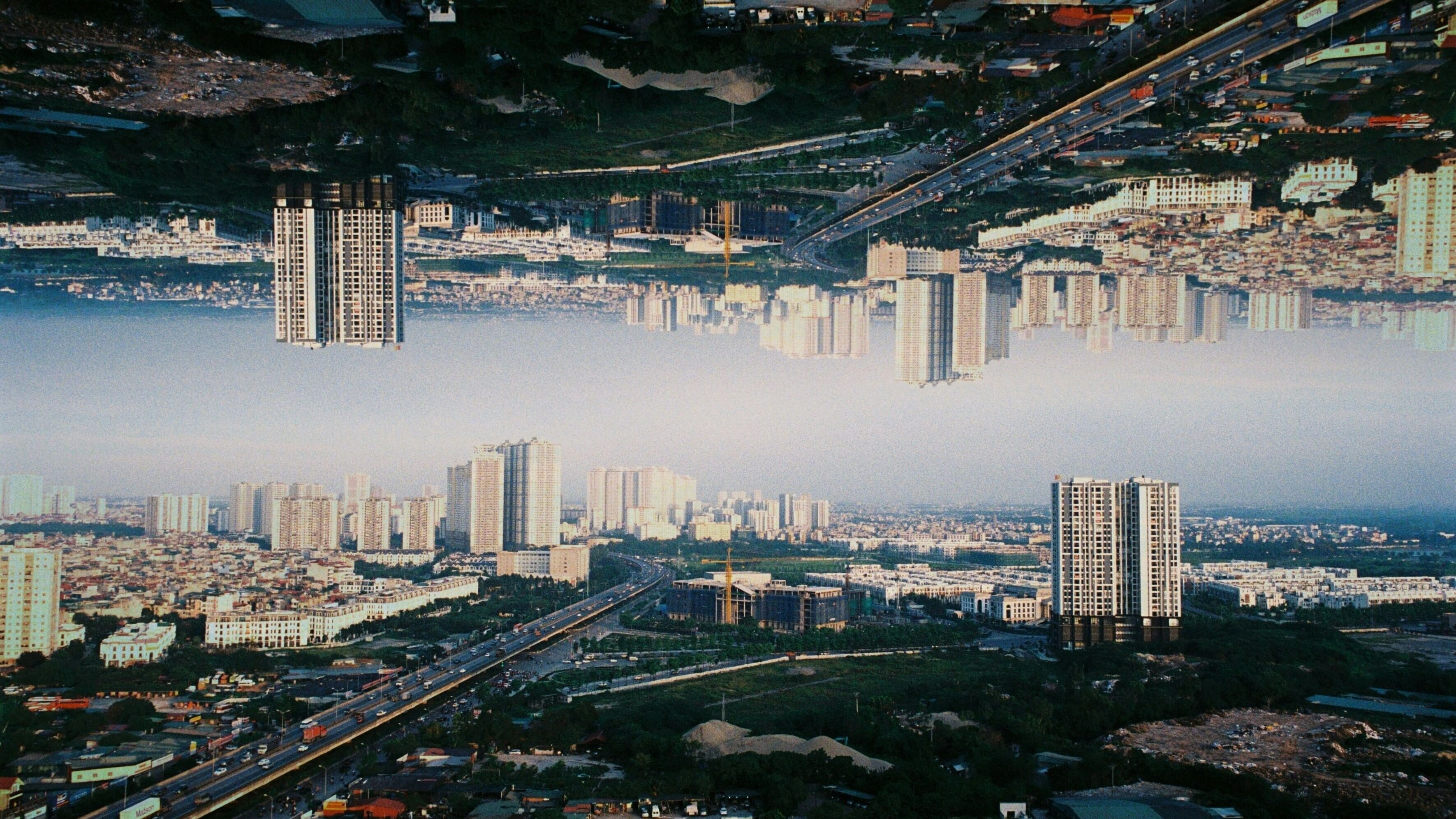 Vertikal gespiegelte Stadt