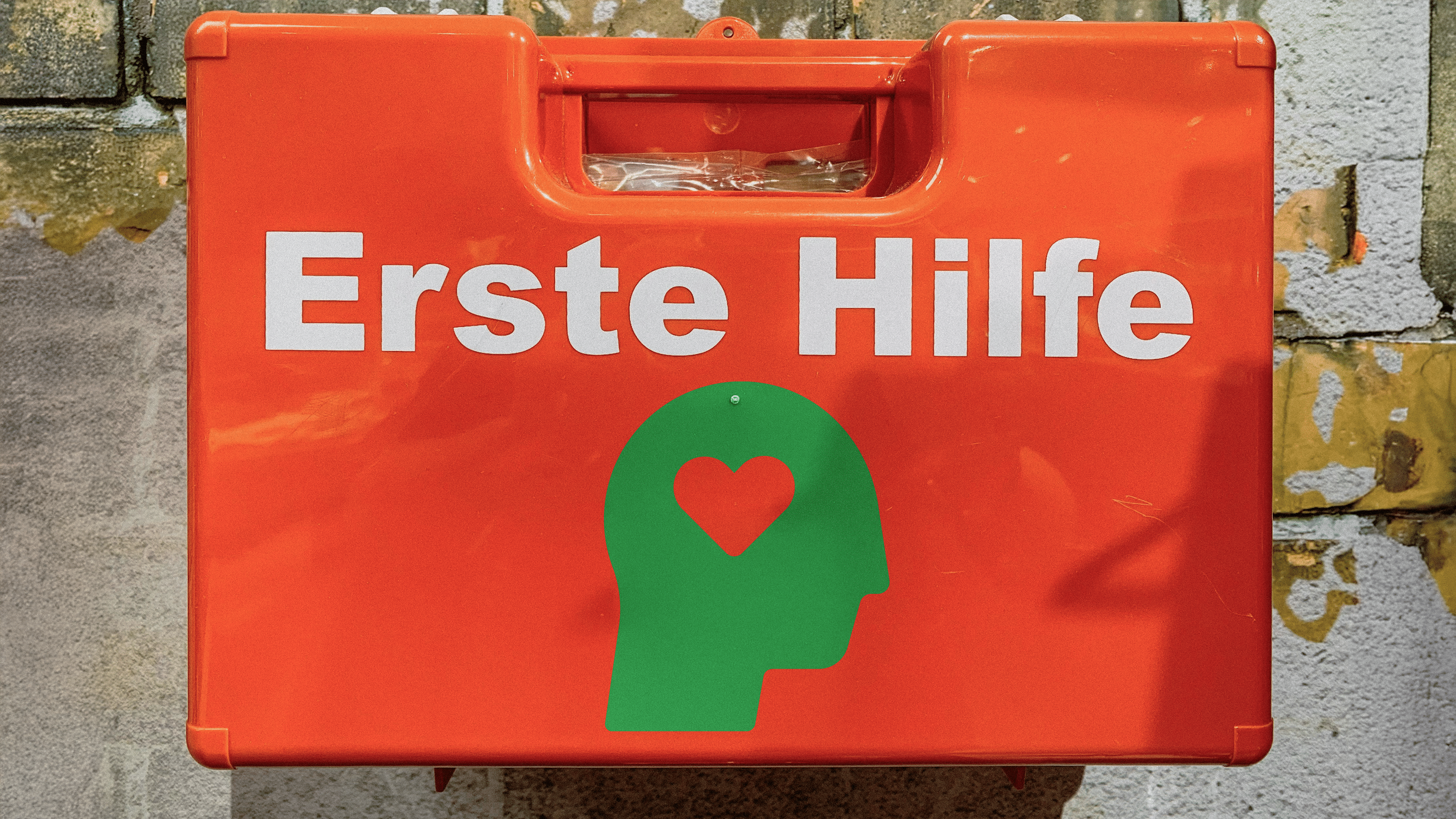 Erste Hilfe Set, anstatt dem typischen Kreuz-Symbols, mit einem Symbol des Kopfes