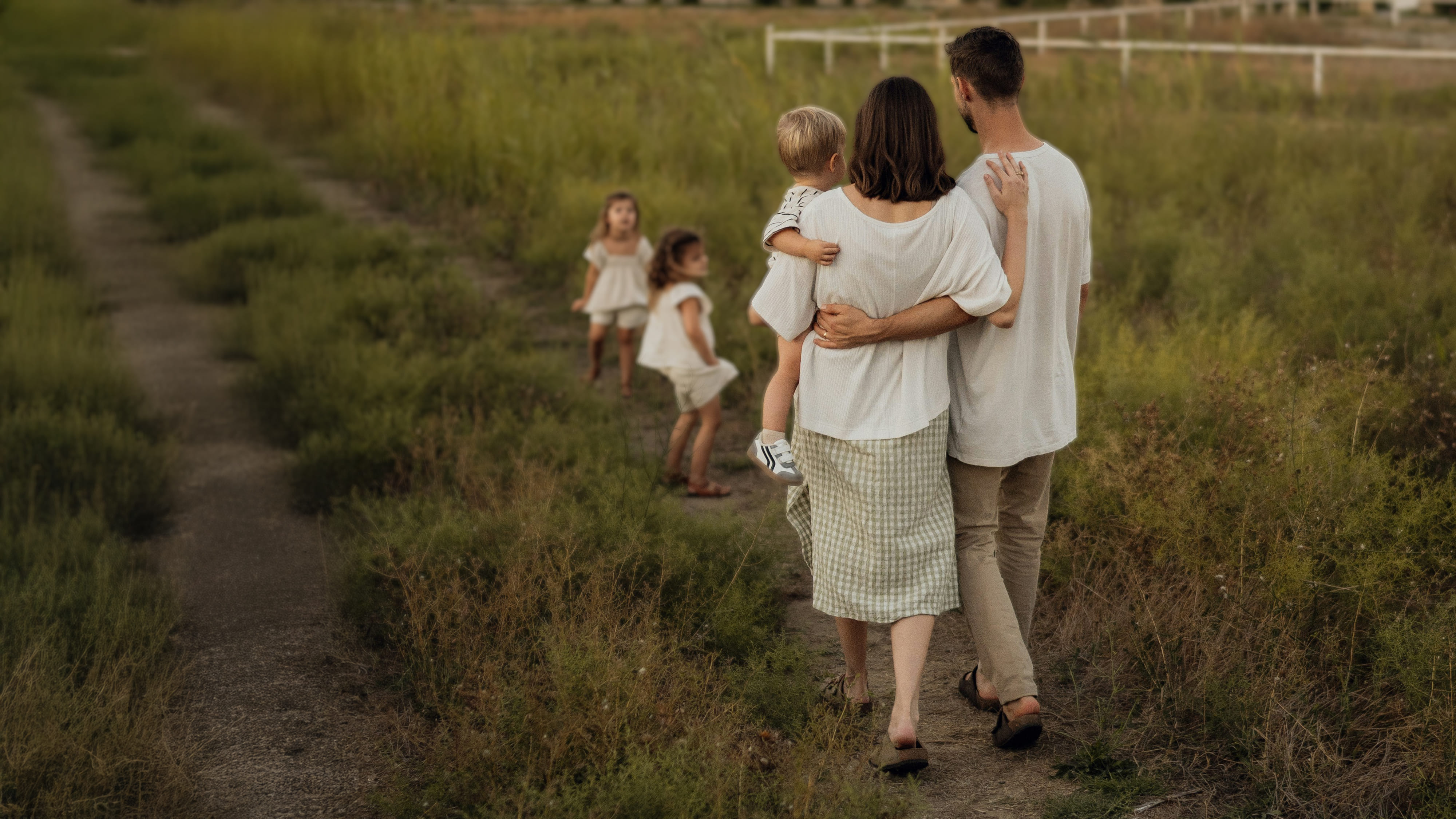 Familie bei einem Spaziergang 