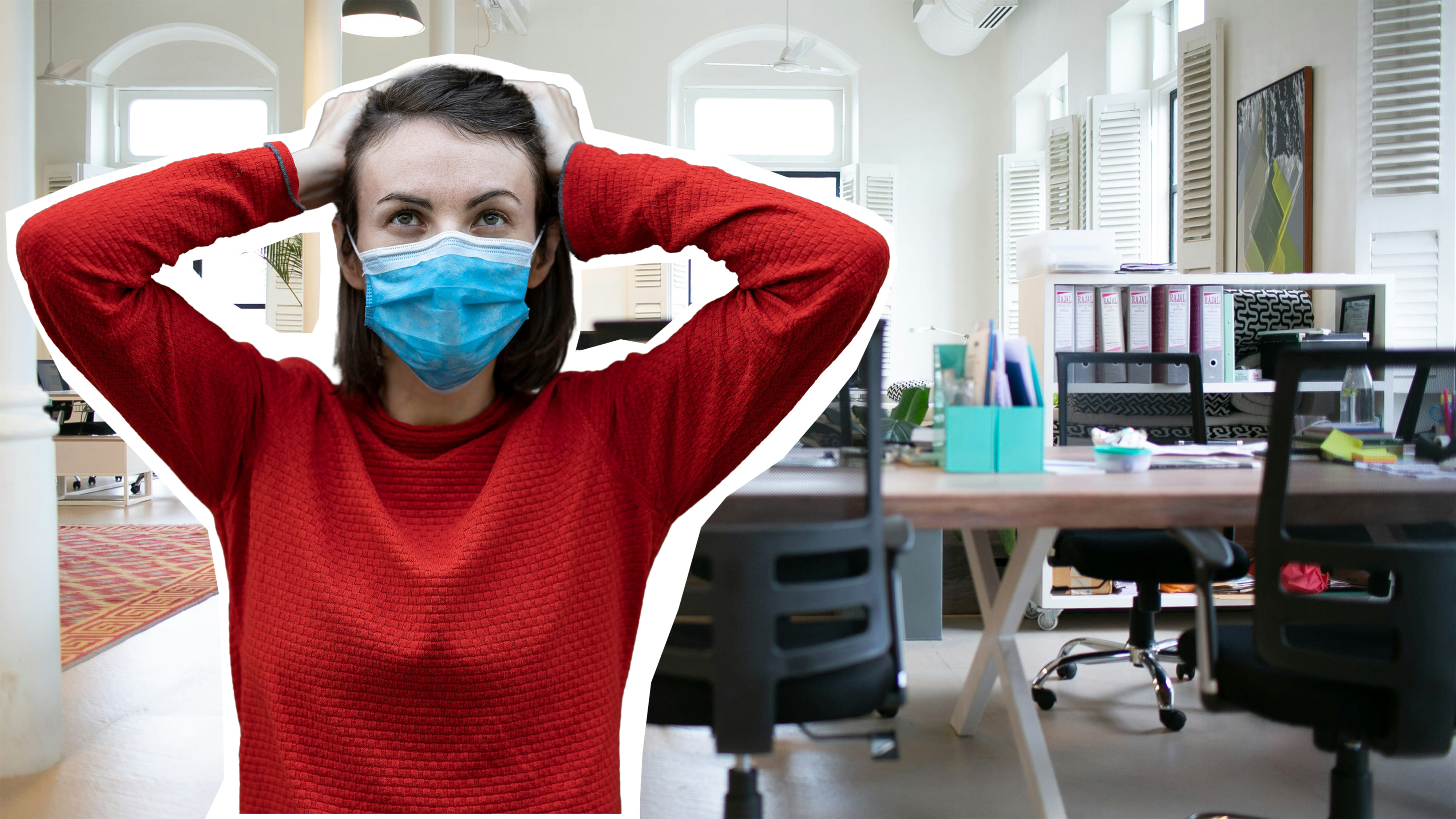 Weibliche Person mit OP-Maske greift sich in die Haare im Vordergrund, Hintergund eine typische Bürosituation