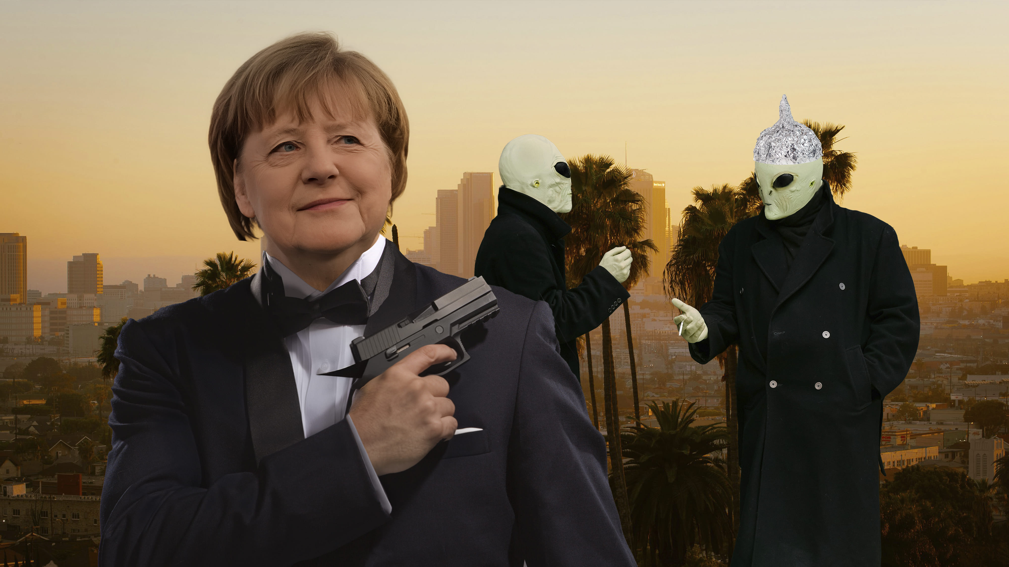 Man sieht eine Collage: Im Vordergrund Angela Merkel mit einer Pistole in der Hand. Im Hintergrund Aliens mit Alu-Hüten.