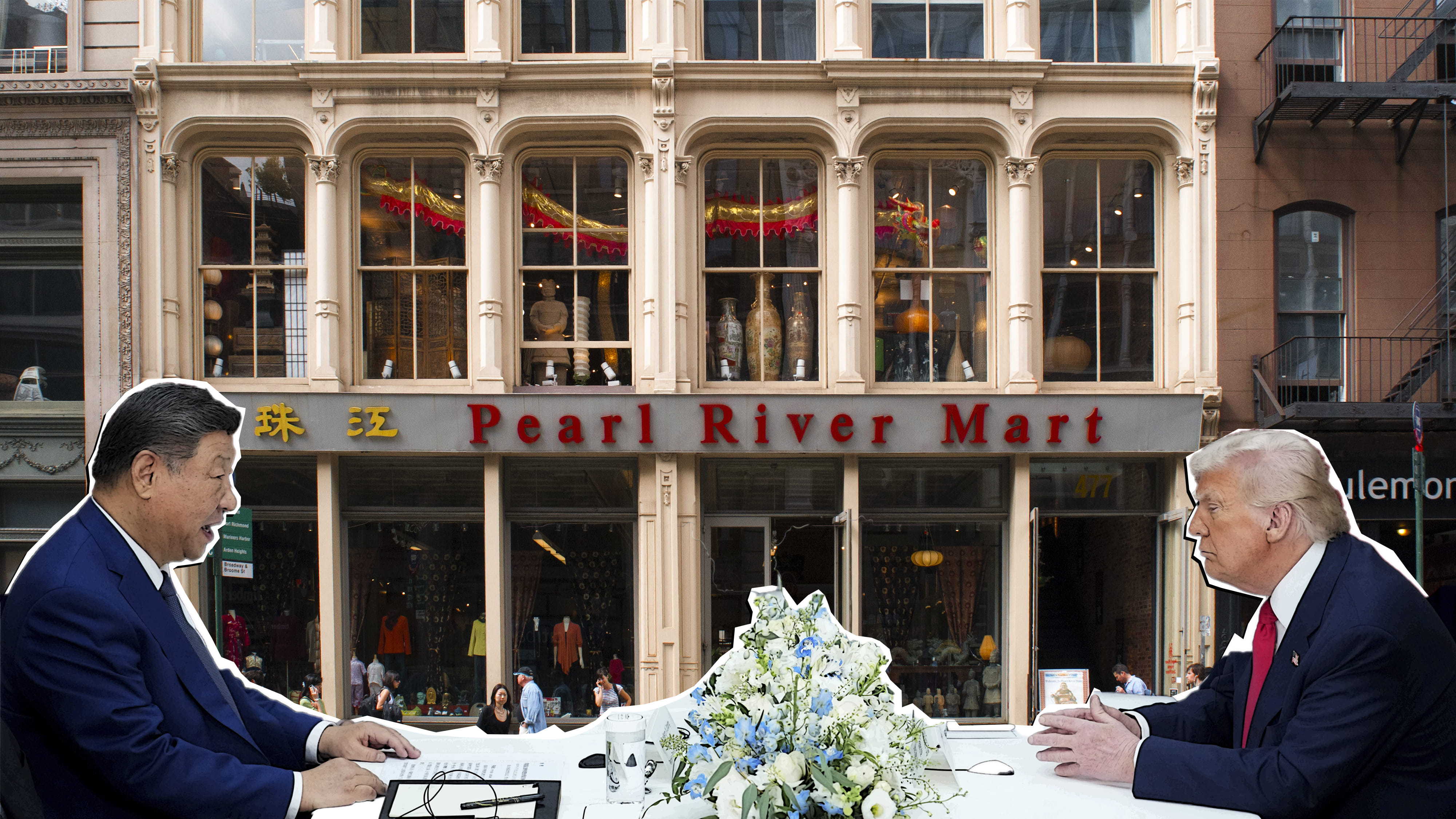 Eine Collage: Man sieht Trump und Xi an einem Tisch sitzen, im Hintergrund der Laden „Pearl River Mart“.