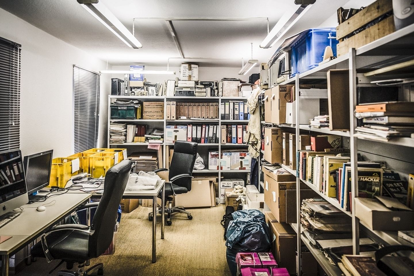Das Archiv der Wau Holland Stiftung. Stiftungszweck ist es, den Nachlass Hollands zu verwalten und seine freidenkerischen Ansätze weiterzuführen.
