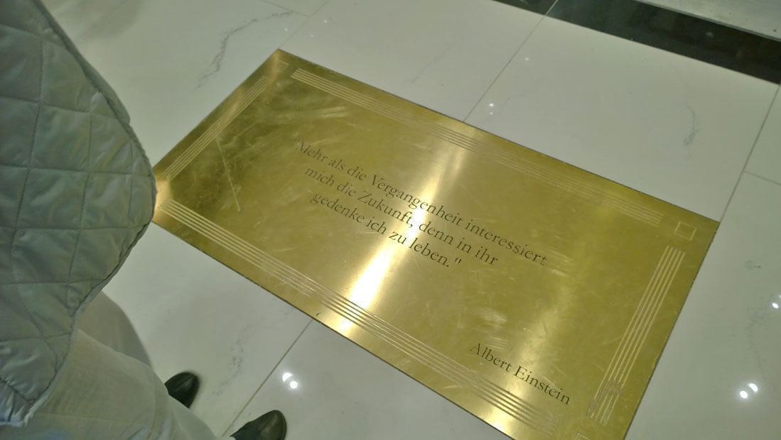 "Mehr als die Vergangenheit interessiert mich die Zukunft, denn in ihr gedenke ich zu leben." (Albert Einstein)