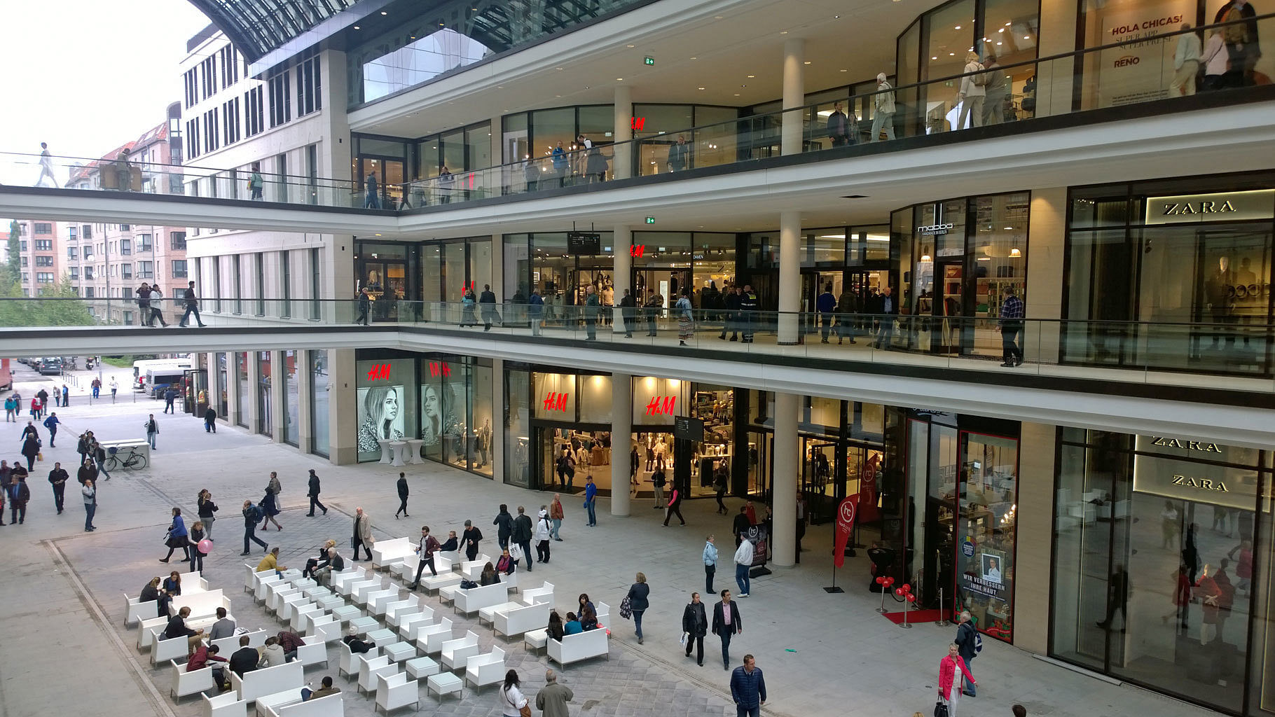 Die "Mall of Berlin" hat eine Frischluftschneise mit Glasdach eingebaut.