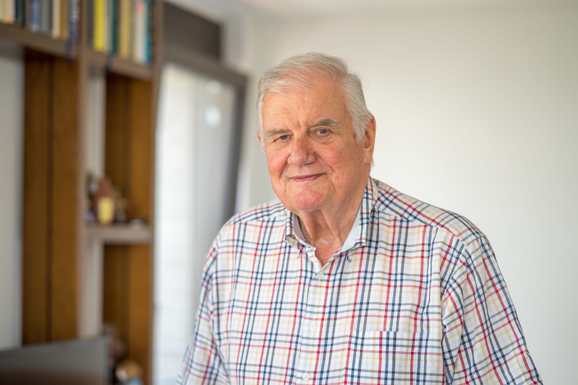 Diethelm Speer in seiner Ulmer Wohnung. 