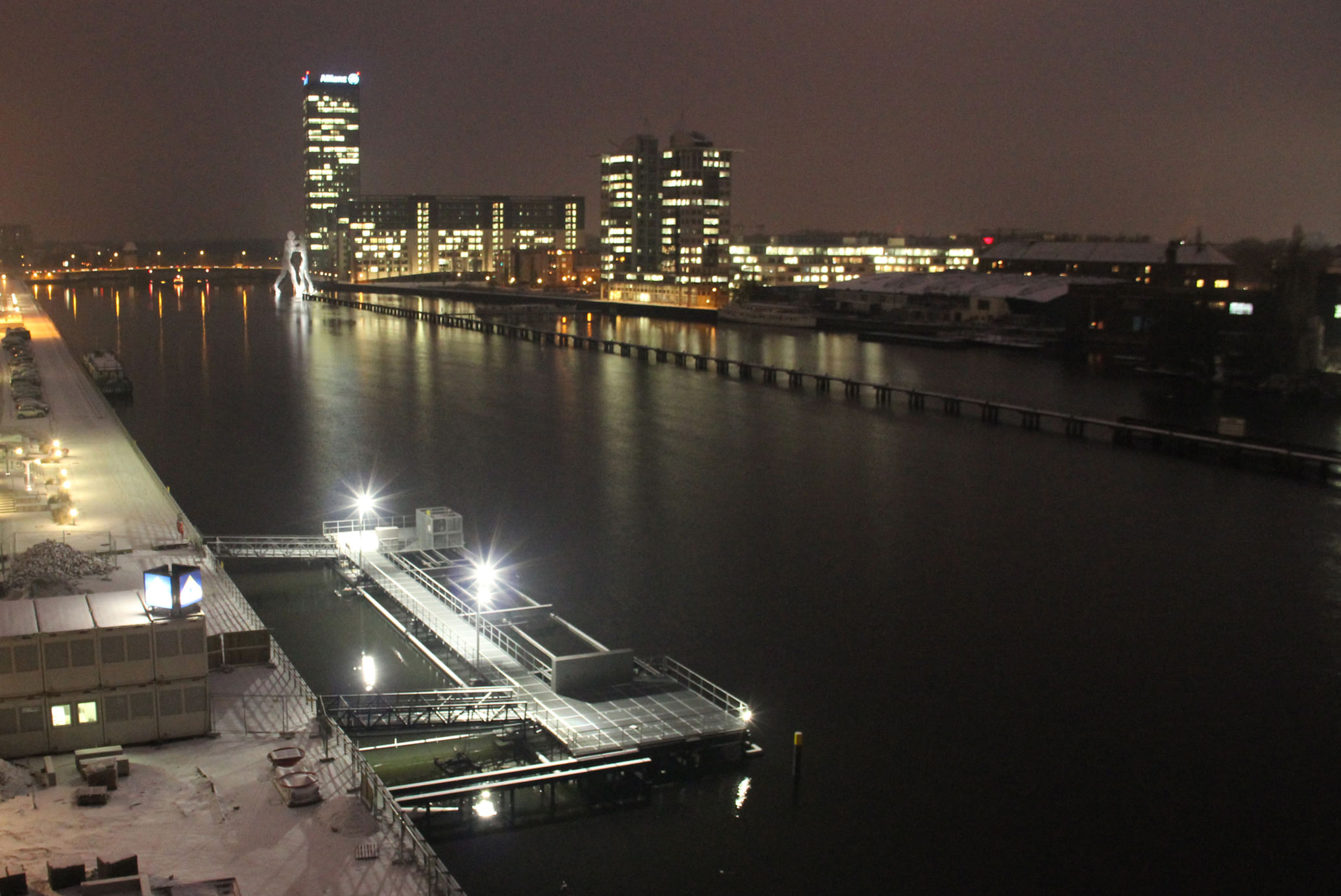 Schwimmende Kloaken-Speicher: Testanlage im Berliner Osthafen