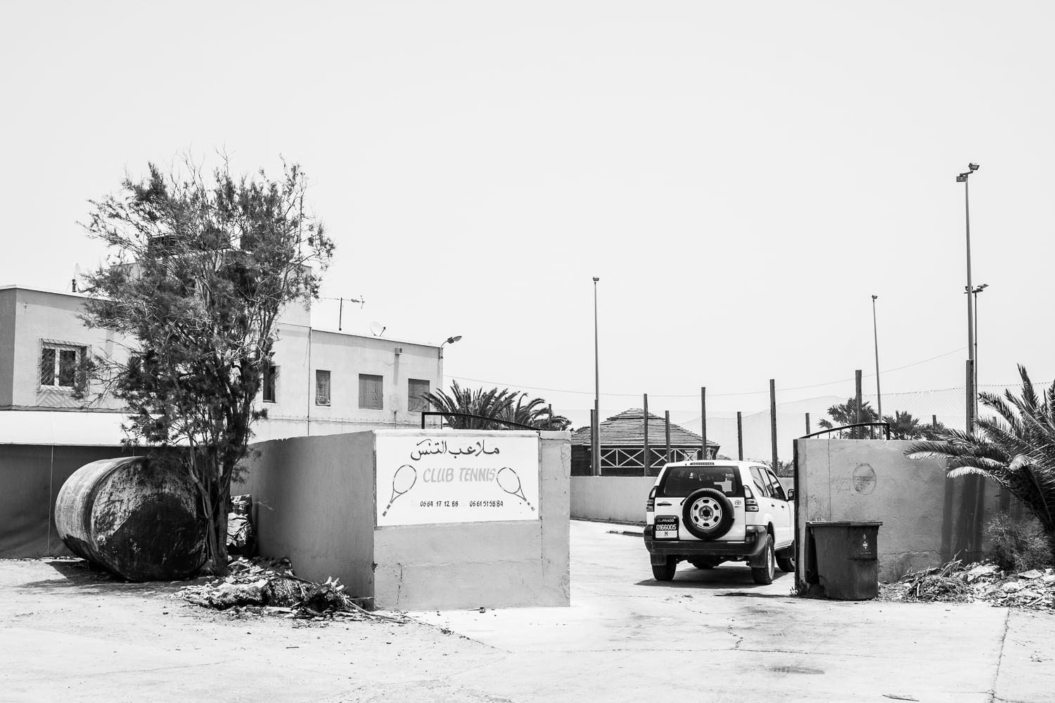 Entdeckung auf dem Spaziergang durch Laayoune: der lokale Tennisklub