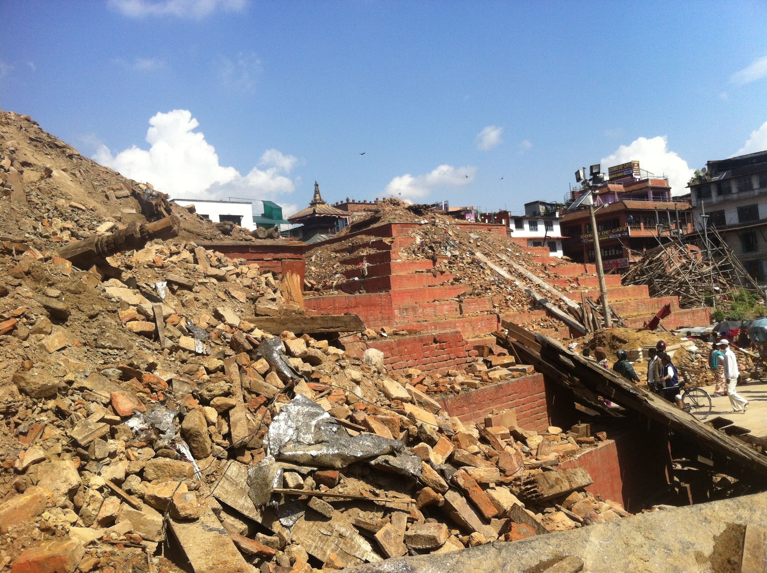 Der Durbar-Platz nach dem Erdbeben. Viele der Gebäude sind hunderte Jahre alt. 
