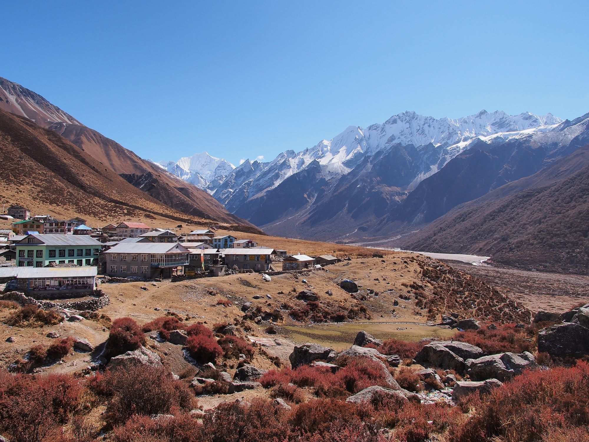 Ein Teil des Langtang-Tals im Norden von Kathmandu liegt unter einem Erdrutsch begraben