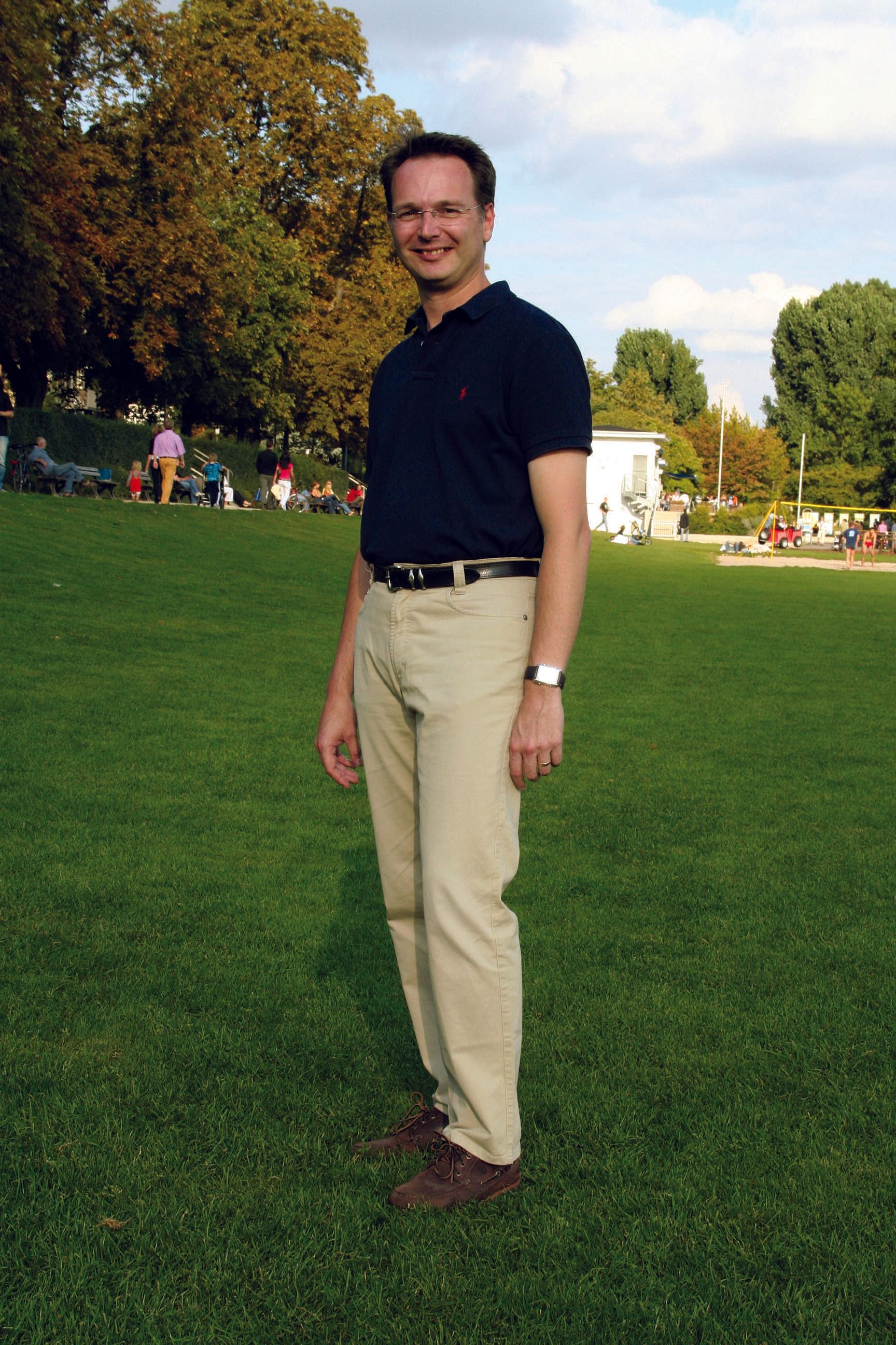 Gunter Frank ist Hausarzt in Heidelberg. Ein Schwerpunkt seiner Praxis sind Stress- und Ernährungsberatung.Er hat mehrere Bücher geschrieben, darunter das "Lexikon der Fitness-Irrtümer", "Lizenz zum Essen" und "Die Mañana-Kompetenz".Mit einem BMI von 26,5 ist er nach gängiger Definition übergewichtig.