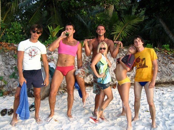 2005: Der Junge aus Rjasan (ganz rechts) während der Dreharbeiten für eine Unterhaltungsshow auf den Seychellen. Warum auch nicht?
