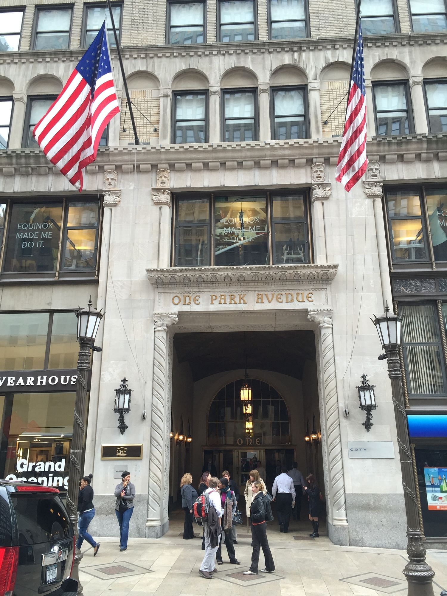 One Park Avenue, das erste Gebäude mit symbolträchtiger Anschrift. Ein Monat Training in den Studios der Equinox-Kette kostet rund 250 Dollar.