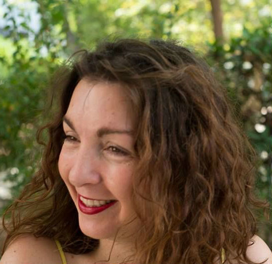 Katerina Oikonomakou ist Griechin, aber lebt seit drei Jahren in Berlin. Wir hatten sie vor der Wahl in Griechenland gebeten, ihre Heimat Athen zu besuchen. Ihre Begegnungen mit Freunden, Bekannten und Leuten auf der Straße in dieser Woche hat Katerina für Krautreporter aufgeschrieben. Entstanden ist das Porträt einer Stadt, die in Depression versinkt.