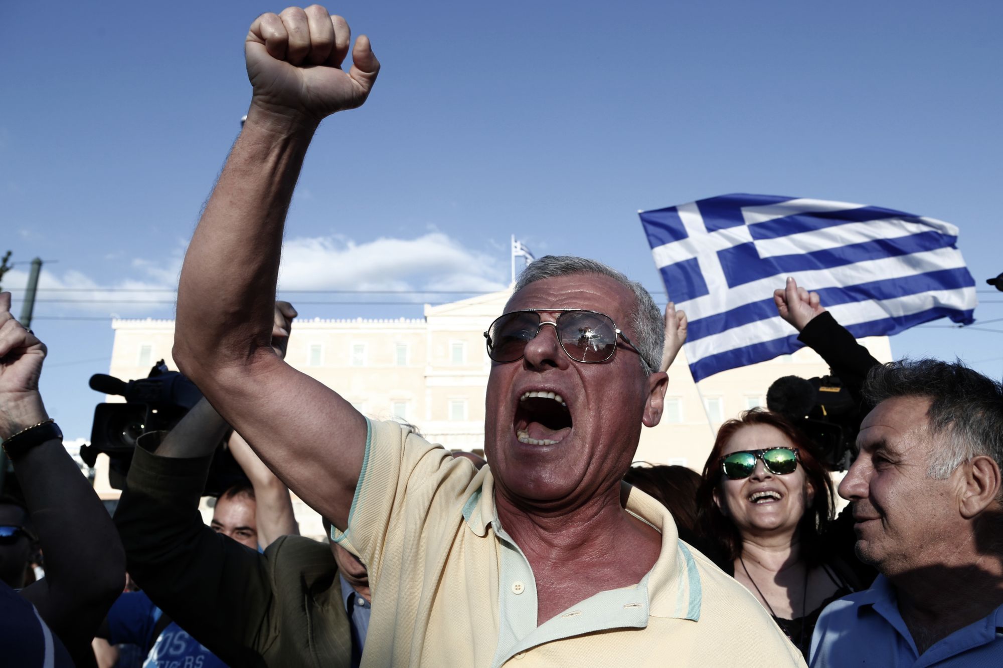 Die zweite Pro-Euro-Demonstration am Syntagma-Platz nahe des Parlamentsgebäudes findet am 22. Juni 2015 unter dem Slogan "Wir bleiben in Europa" statt.