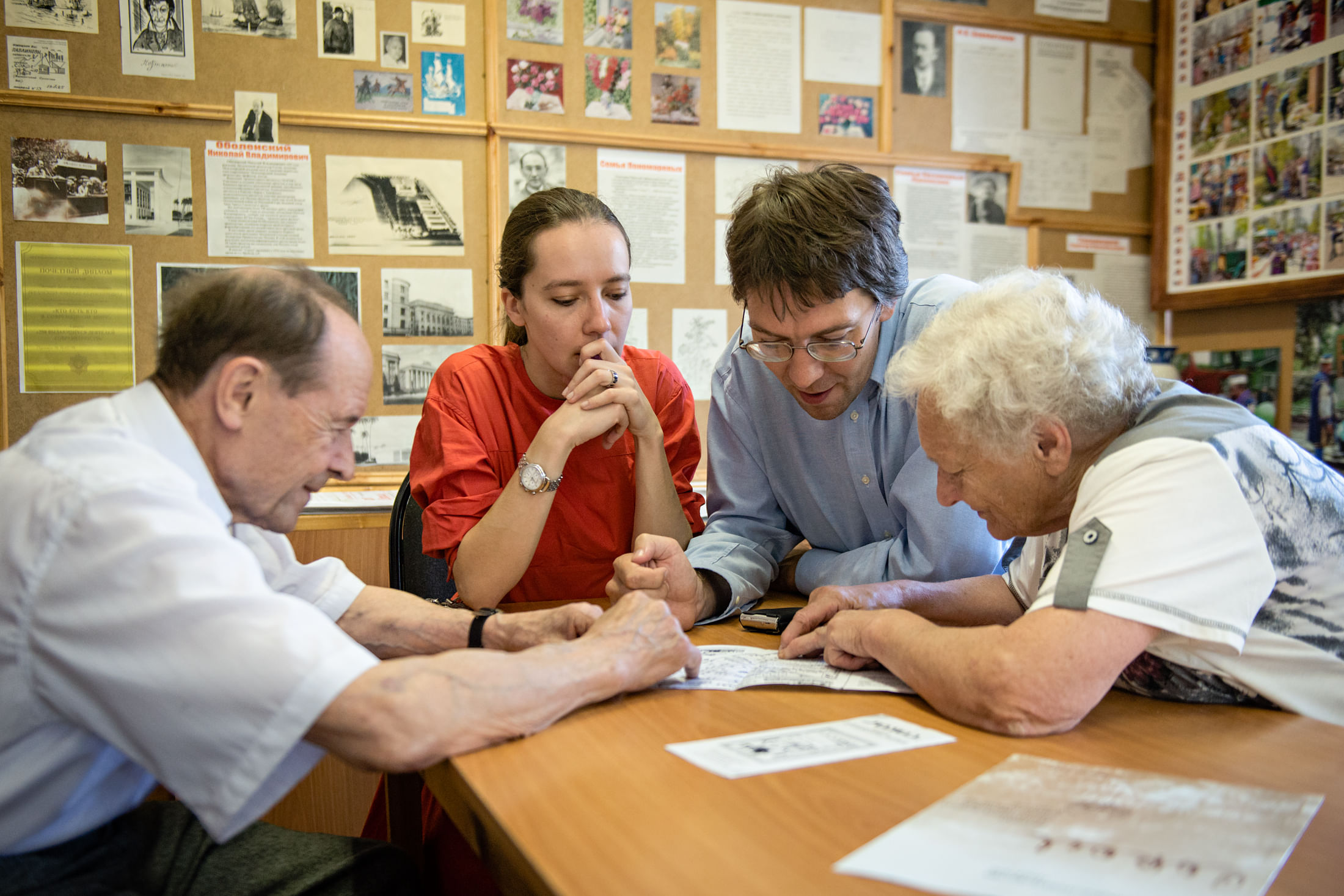 Sergej Sergejewitsch und Galina Dmitriwa im Gespräch mit den Geschwistern Olga und Pawel Pawlinow: Es ist schwer, geeignete Nachfolger zu finden, die den Widerstand gegen die Gentrifizierung organisieren.