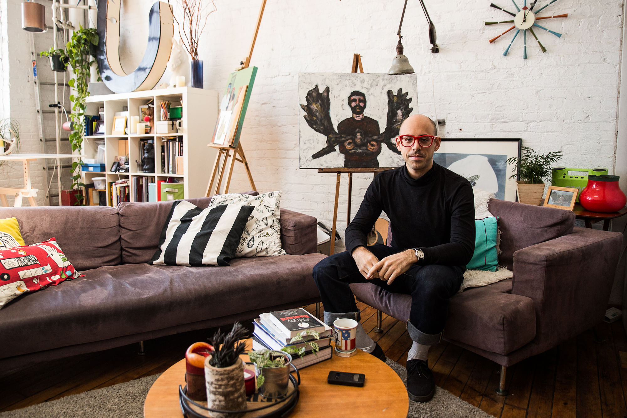 Anthony M. Lopez in seiner Wohnung in Brooklyn. Er kann seinen Lebensunterhalt trotz seiner Bein-Prothese inzwischen als Schauspieler verdienen.