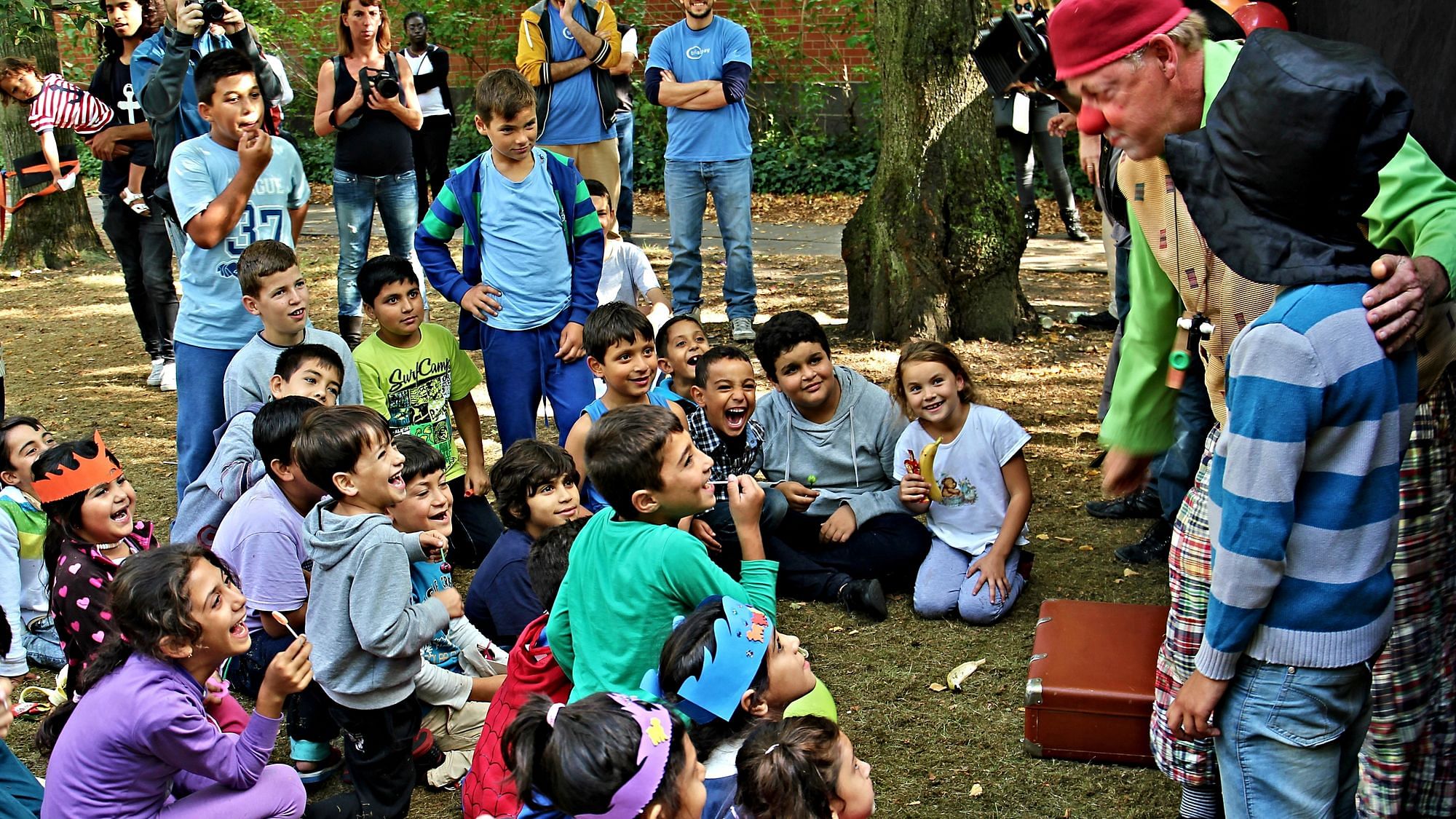 Clown am Lageso bringt Kinder zum Lachen