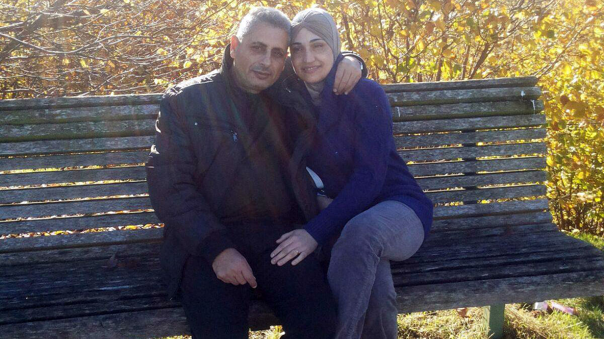 2014 ist der syrische Jurist Sami Badr (links) nach Deutschland geflohen, später hat er seine Frau Lamya (rechts) und seine Kinder nachholen können.