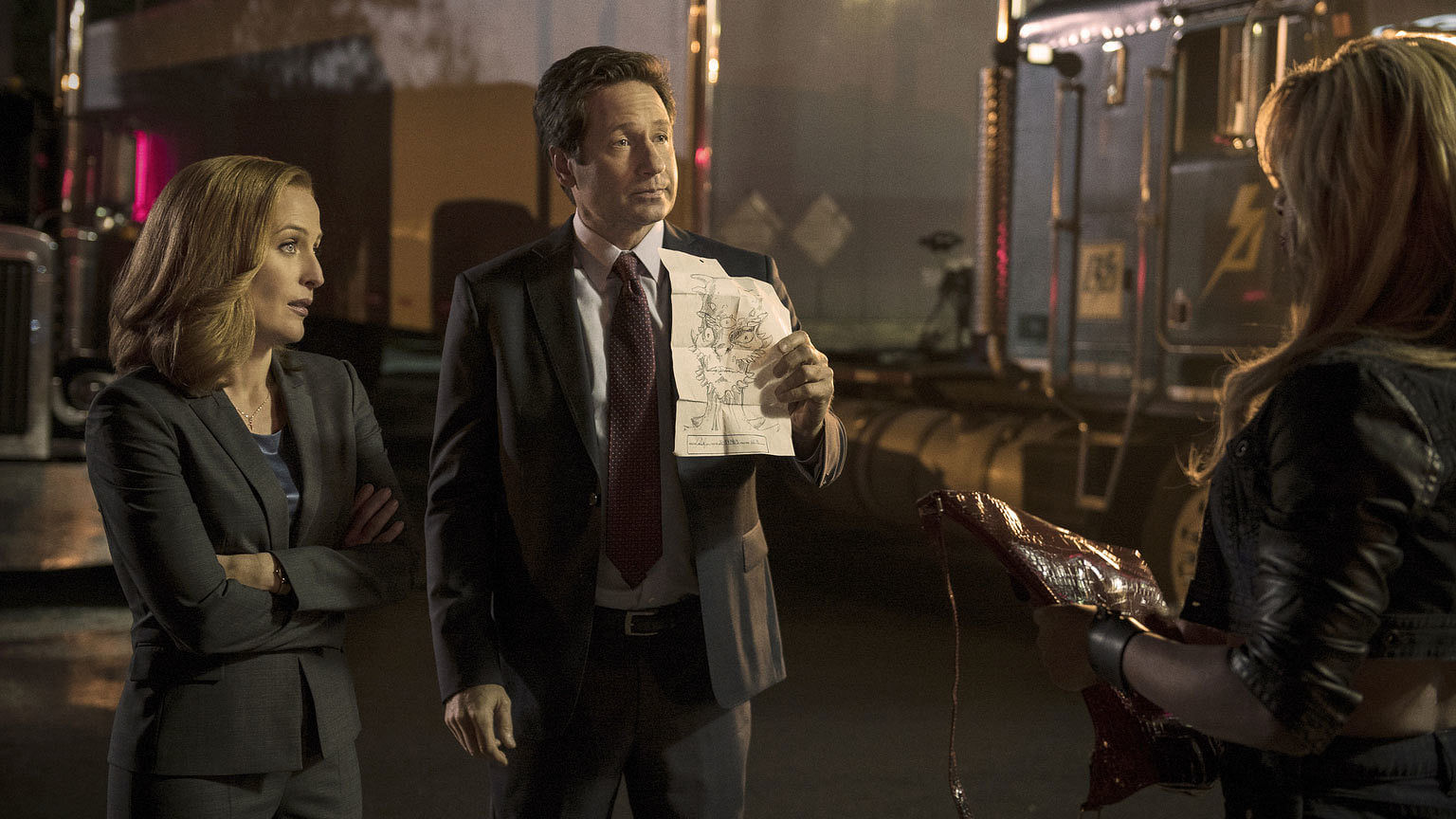 Haben Sie diesen Eidechsenmann gesehen? Scully (Gillian Anderson) und Mulder (David Duchovny) bei der Arbeit.