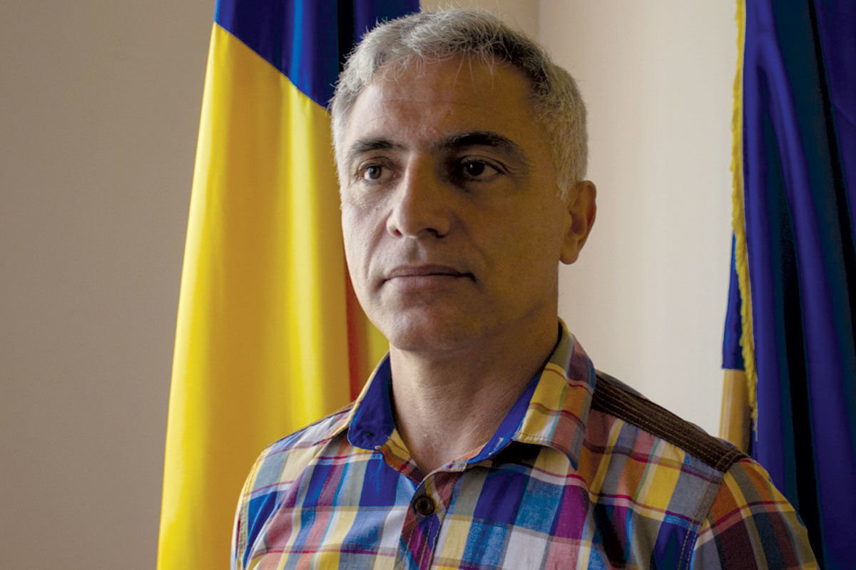 Der Vizebürgermeister von Calafat, Dorel Mituletu, im Juni 2015 in seinem Büro.