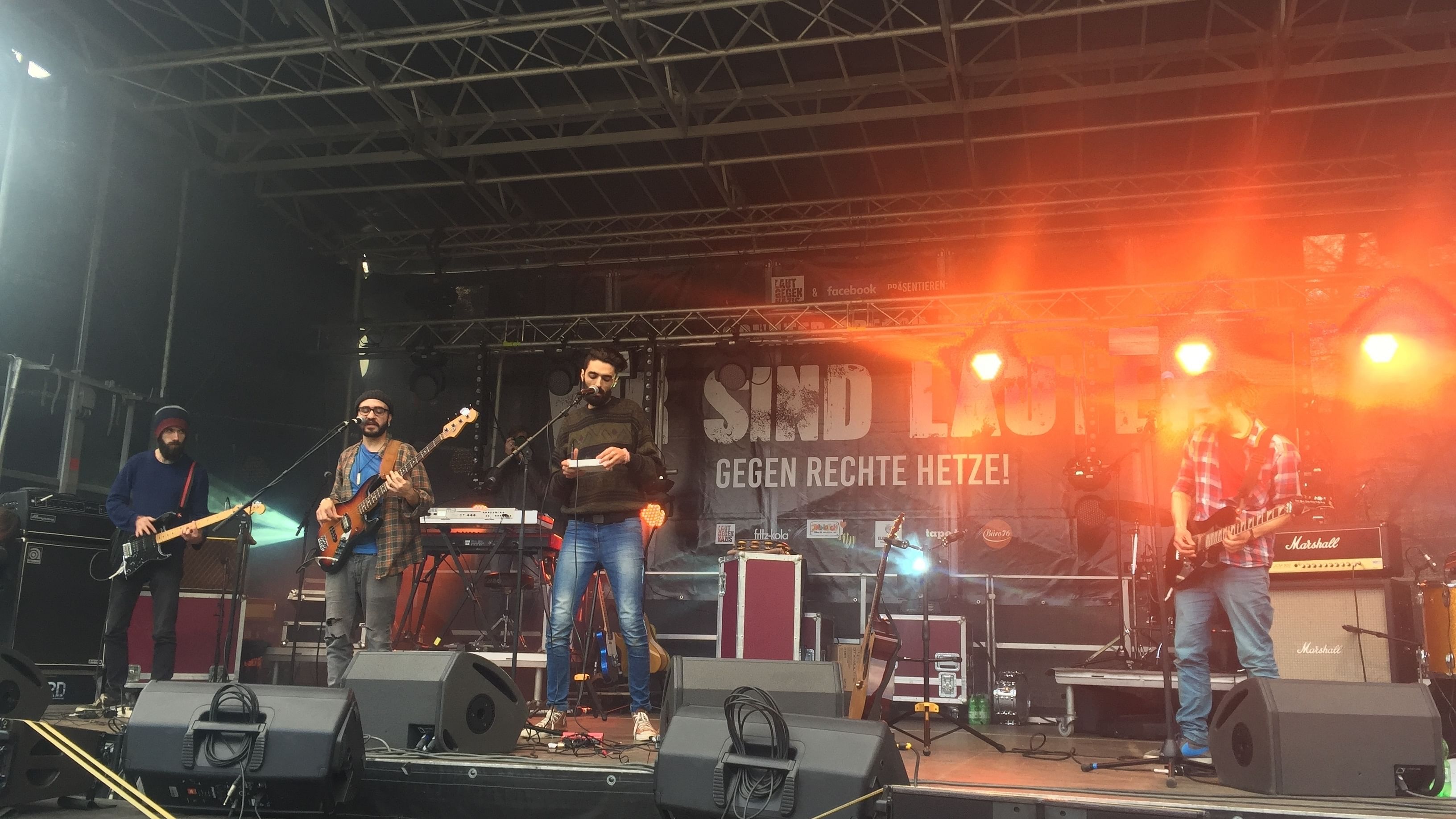 Die syrische Band Khebez Dawle während ihres Auftritt in - ausgerechnet - Freital.