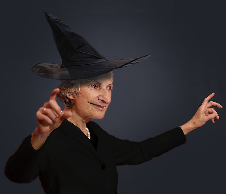 Die ehemalige Richterin und unabhängige Kandidatin Irmgard Griss als Hexe.