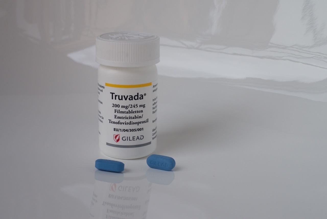 Das Medikament Truvada. Eine Monatspackung der kleinen blauen Pillen kostet 820 Euro.