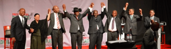 Gruppenbild aus Malawi, Link führt zu Hintergrundwebseite „Debates International“ mit vielen weiteren Informationen zu internationalen Debatten