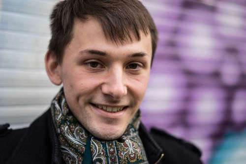 Sergej Uzov ist einer von insgesamt 25 Menschen, die "Köln spricht" organisieren. Gemeinsam wollen sie das Projekt in viele Städte Deutschlands bringen.