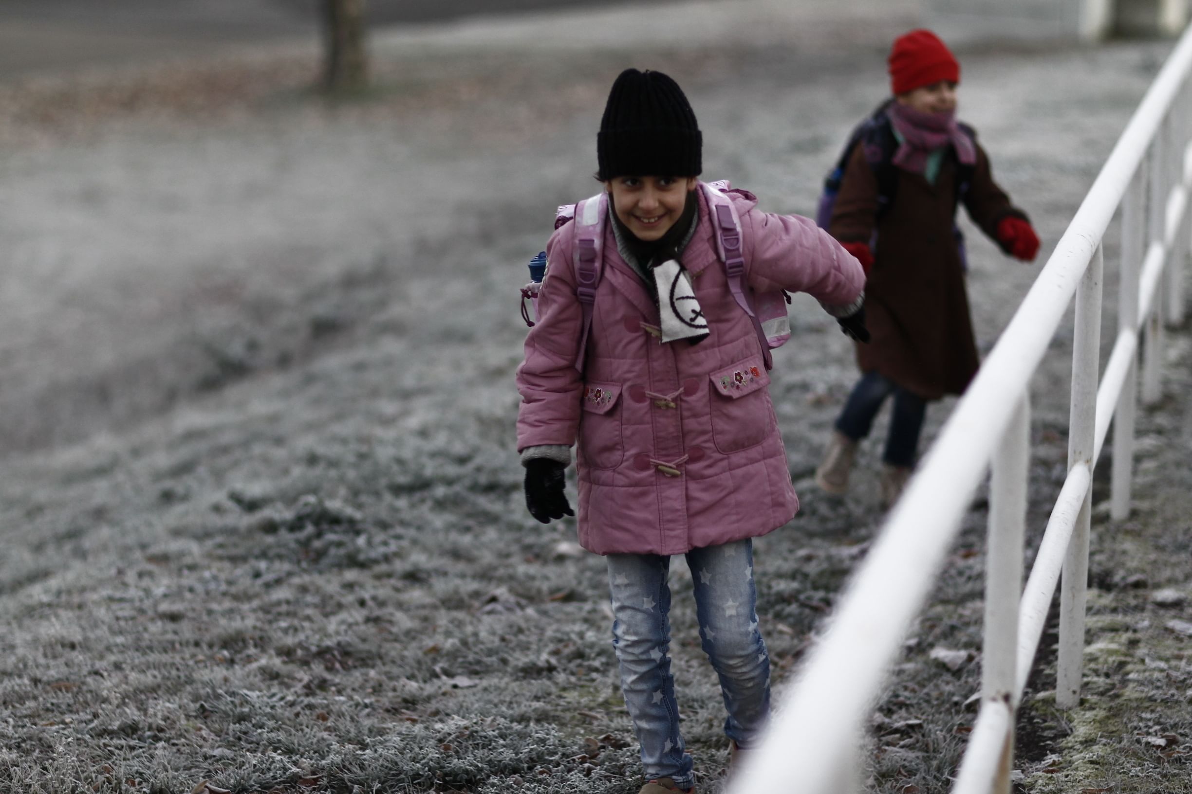 Riim und Rana auf dem Schulweg.