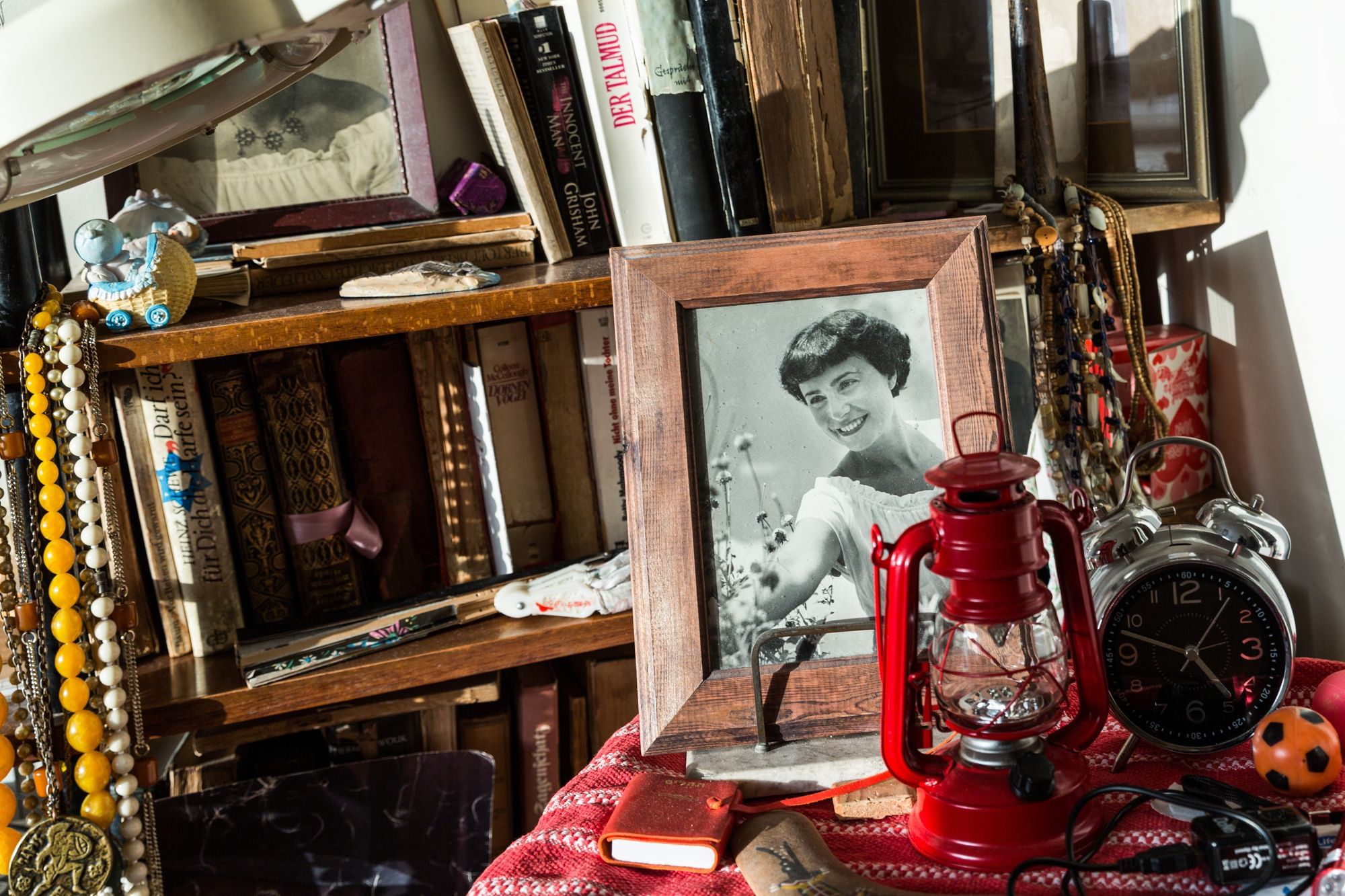 Auf dem Foto im Schlafzimmer der Schwestern sieht man die junge Gina
