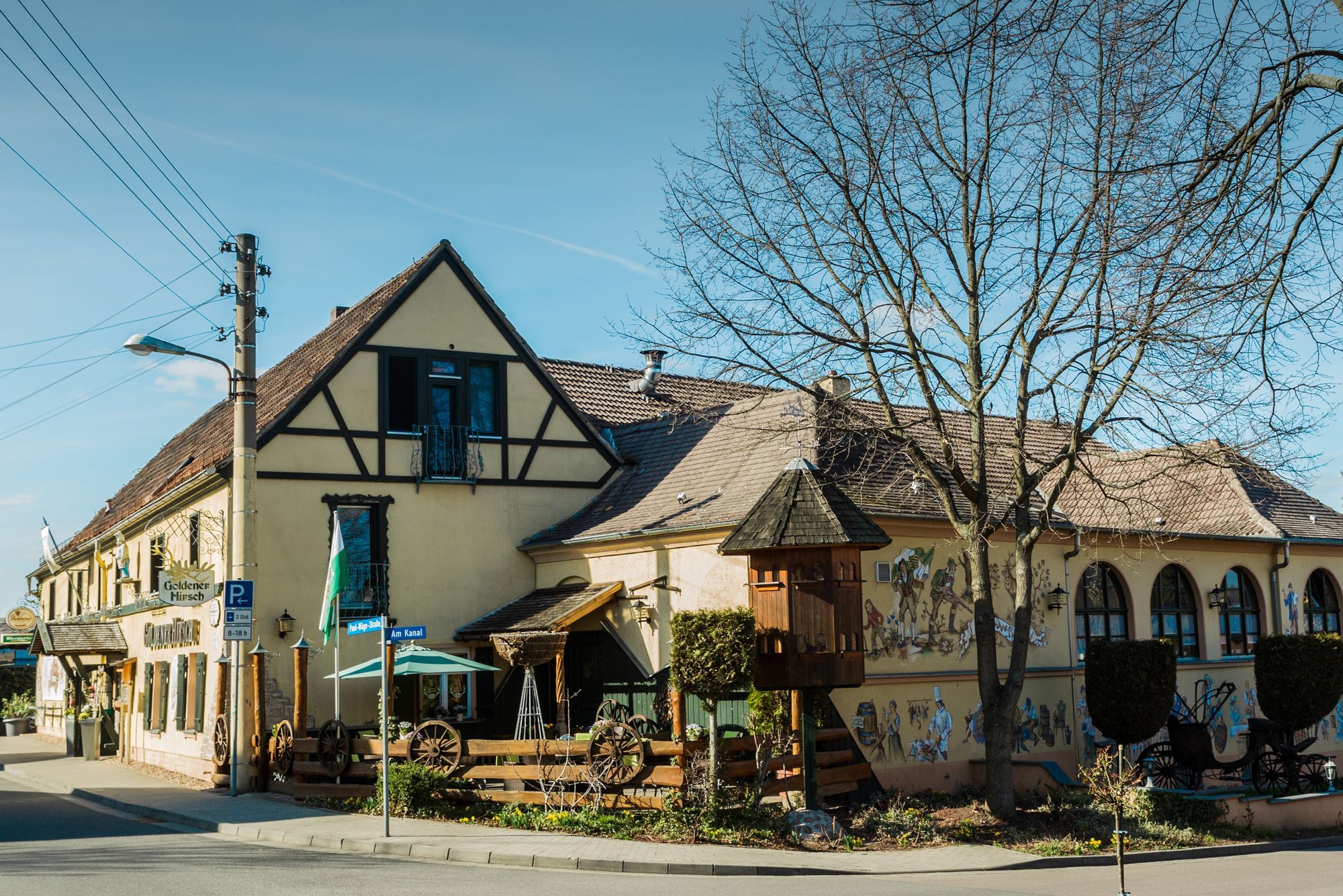 Der Landgasthof "Goldener Hirsch" in Dölzig.