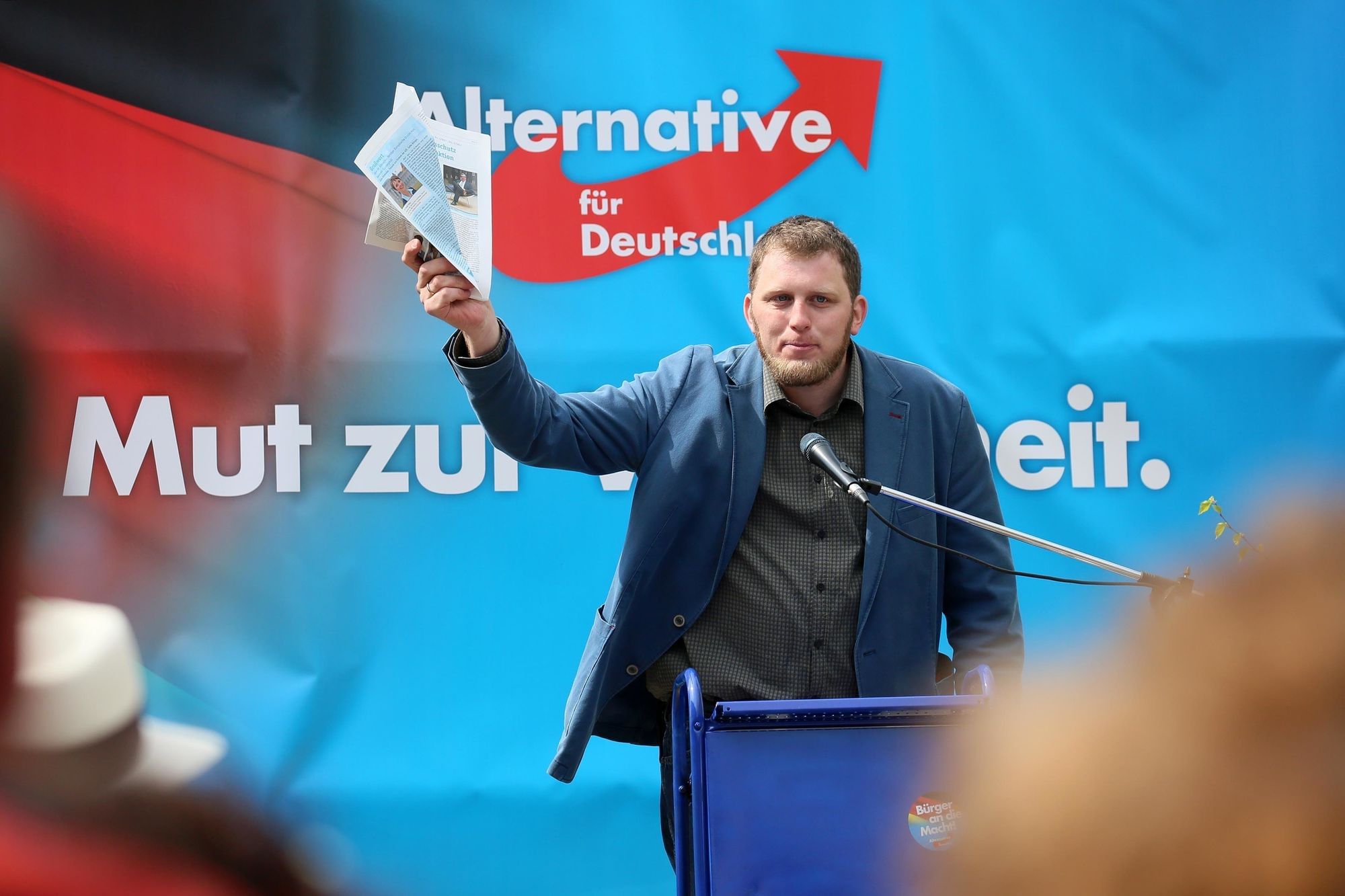 Beste Kontakte in die rechtsextreme Szene: Zwickauer AfD-Bundestagskandidat Benjamin Przybylla übt den Schulterschluss mit Pegida.