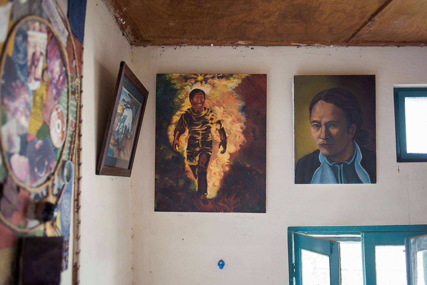 Bild eines Selbstverbrennungsopfers in einer Künstlerwerkstatt in Dharamsala, Indien.