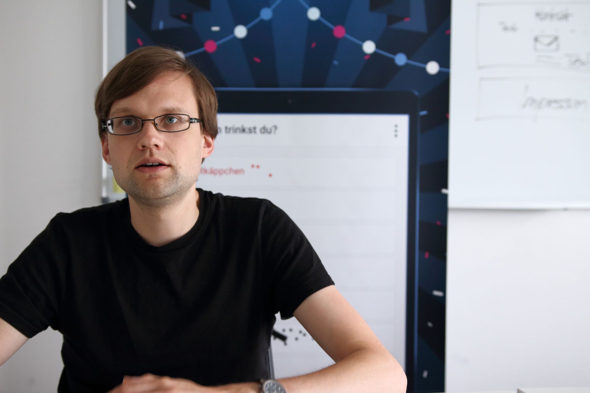 „Eine gute Frage ist so leicht verständlich wie möglich, aber auch nicht zu einfach“, sagt Christopher Gatz, der die Fragen recherchiert und formuliert.