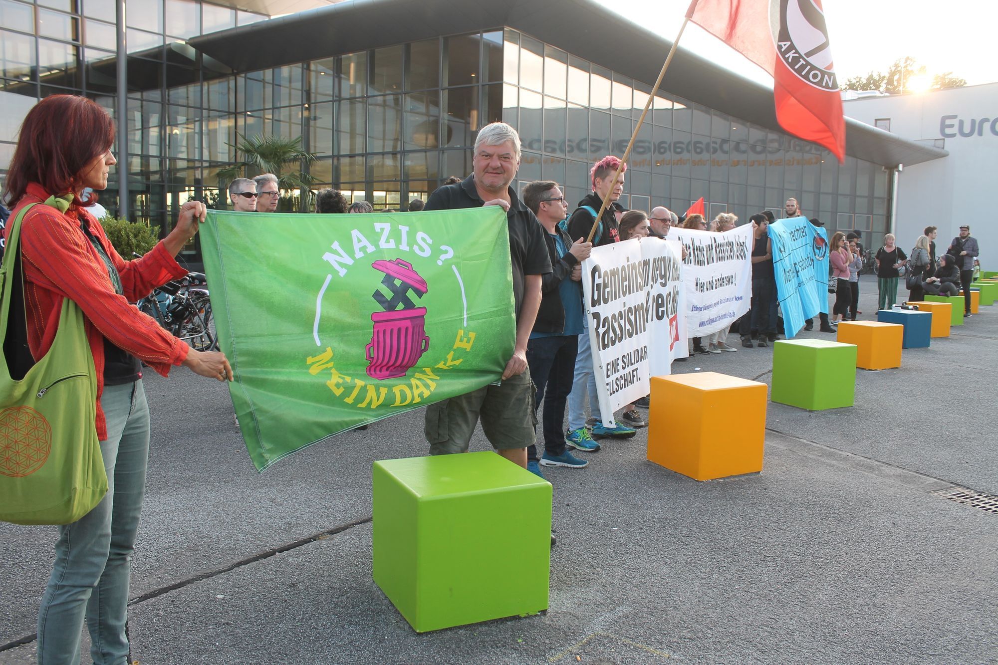 Peter Ballhausen, Ortsvorstand der Grünen in Karlsruhe, bei der Mahnwache vor dem Auftritt der AfD-Politikerin Beatrix von Storch.