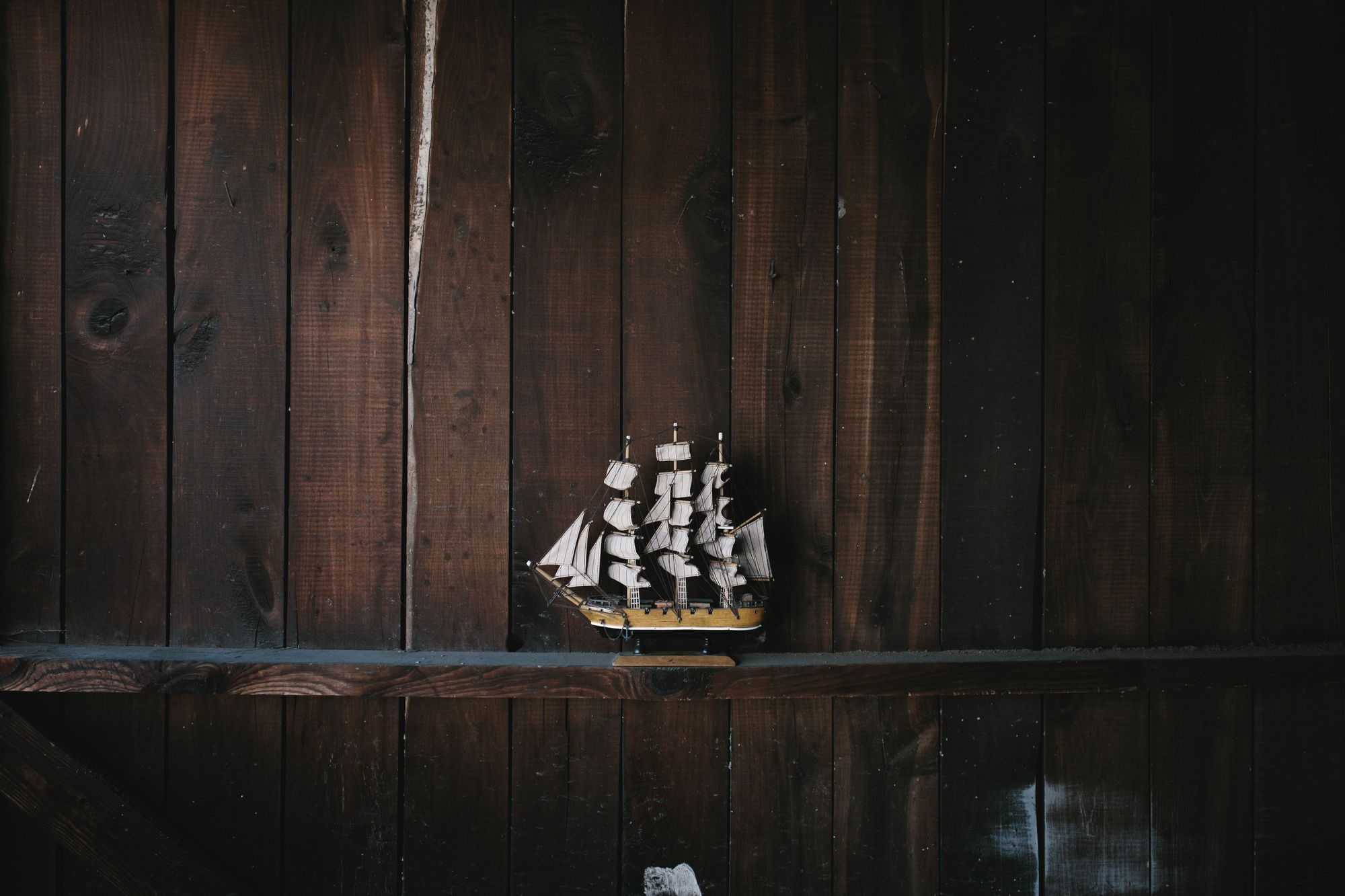 Wäre umweltfreundlich, ist dekorativ, aber keine Alternative: das Spielzeugsegelschiff.