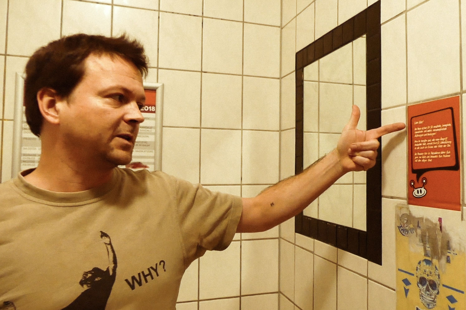 Auf der Mädchentoilette mit Martin Dauel vom "Kassablanca": Ein Plakat kann schon den Unterschied machen