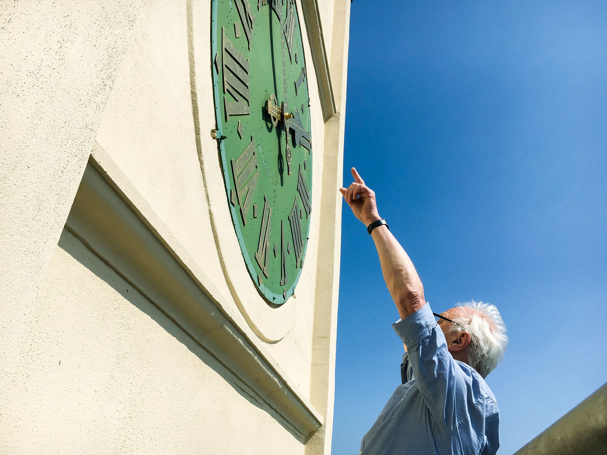 Jetzt tickt sie wieder richtig, die Uhr.